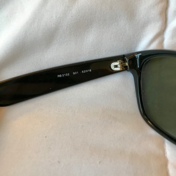 Ray Ban Wayfarer Sunglasses - Picture 5 of 8